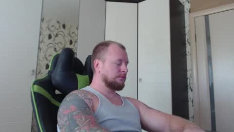Snapshot of strongass18 chatting on 09/30/25, 09:14 Alex online show from 09/30/25, 09:14