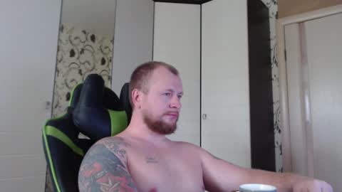 Snapshot of strongass18 chatting on 10/03/25, 09:17 Alex online show from 10/03/25, 09:17