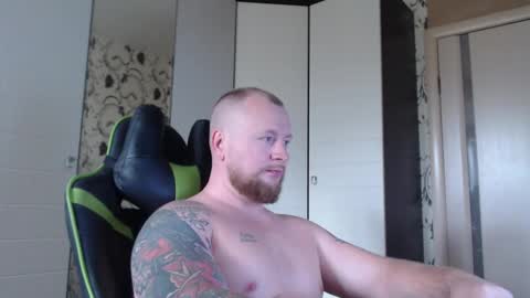 Snapshot of strongass18 chatting on 10/14/25, 08:37 Alex online show from 10/14/25, 08:37