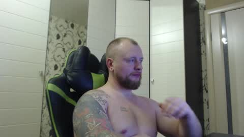 Snapshot of strongass18 chatting on 10/18/25, 02:29 Alex online show from 10/18/25, 02:29