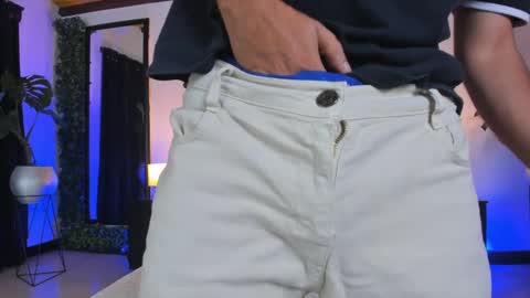 Snapshot of strosa_ chatting on 09/14/25, 01:32 strosa_ online show from 09/14/25, 01:32