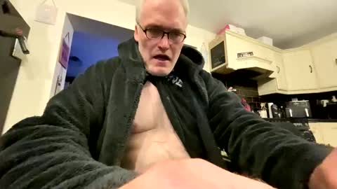 Snapshot of stud_1975 chatting on 04/06/26, 02:20 stud_1975 online show from 04/06/26, 02:20