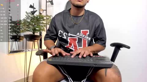 Snapshot of stud_samuel chatting on 09/16/25, 08:21 Samuel online show from 09/16/25, 08:21