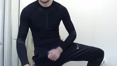 Snapshot of studfromparis chatting on 03/12/26, 05:52 Stud From Paris online show from 03/12/26, 05:52