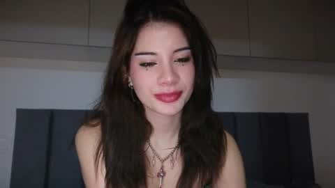 Snapshot of stuirt chatting on 06/28/26, 10:49 Sofa online show from 06/28/26, 10:49