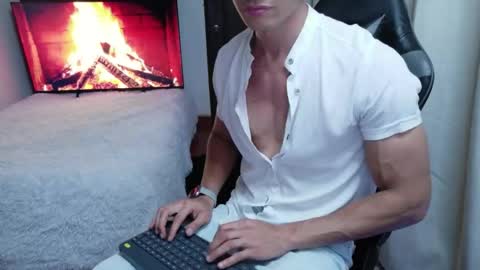 Snapshot of stylishman01 chatting on 05/15/26, 08:05 stylish man online show from 05/15/26, 08:05