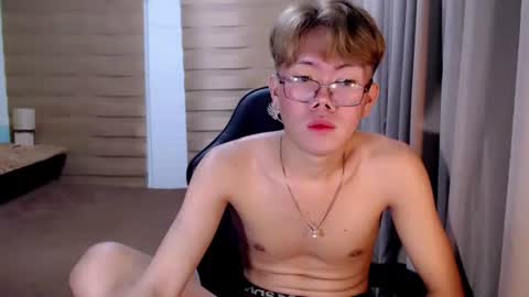 Su-jin online show from 04/17/26, 11:02