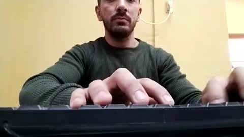 Snapshot of suaber_ chatting on 10/27/25, 02:21 suaber_ online show from 10/27/25, 02:21