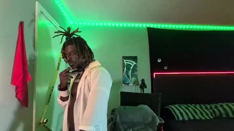 Snapshot of suavechocolatecity chatting on 11/08/25, 11:43 Hot Chocolate online show from 11/08/25, 11:43