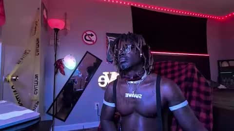 Snapshot of suavechocolatecity chatting on 02/15/26, 01:41 Hot Chocolate online show from 02/15/26, 01:41