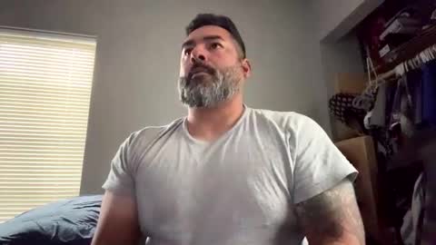 Snapshot of suavecito67 chatting on 05/02/26, 02:22 suavecito67 online show from 05/02/26, 02:22