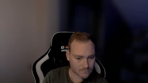 Snapshot of sub_austr chatting on 11/05/25, 08:42 sub_austr online show from 11/05/25, 08:42