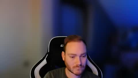 Snapshot of sub_austr chatting on 12/16/25, 09:42 sub_austr online show from 12/16/25, 09:42