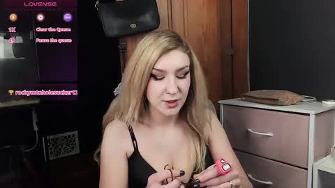 Polly online show from 03/10/25, 03:20