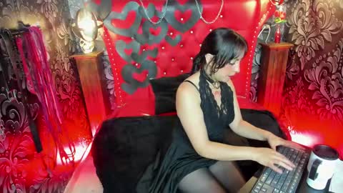 Snapshot of subyunna chatting on 02/12/25, 12:55 Yunna online show from 02/12/25, 12:55