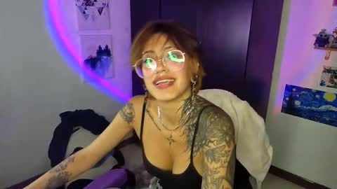 Snapshot of succubus_girl_ chatting on 05/26/26, 01:56 Alexy online show from 05/26/26, 01:56