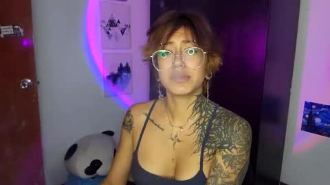 Snapshot of succubus_girl_ chatting on 06/01/26, 03:58 Alexy online show from 06/01/26, 03:58