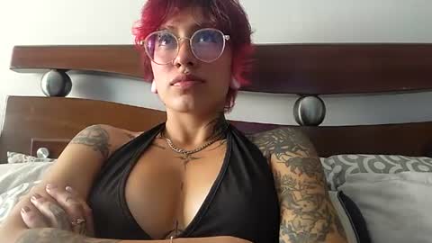 Snapshot of succubus_girl_ chatting on 06/15/26, 07:05 Alexy online show from 06/15/26, 07:05