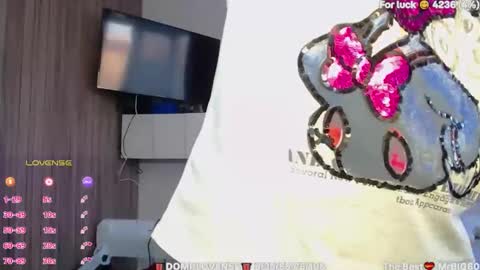 suchcute_ online show from 03/04/26, 02:28