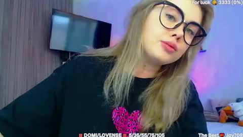 suchcute_ online show from 03/06/26, 02:41