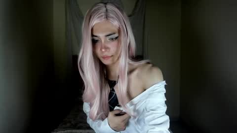Snapshot of sue_krous chatting on 05/09/26, 01:22 sue online show from 05/09/26, 01:22