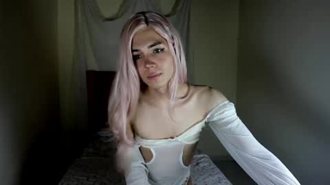 Snapshot of sue_krous chatting on 05/10/26, 03:23 sue online show from 05/10/26, 03:23