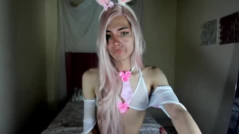 Snapshot of sue_krous chatting on 05/15/26, 10:33 sue online show from 05/15/26, 10:33