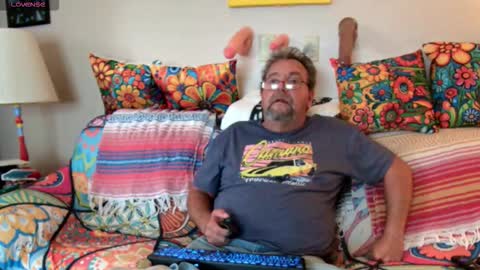 suenixon online show from 10/15/25, 02:17