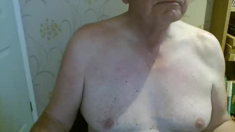 suffolkboy4 online show from 05/05/26, 07:11
