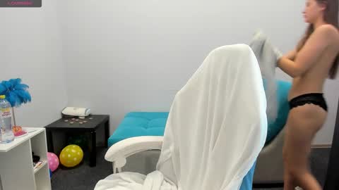 Ariana online show from 12/03/25, 02:19