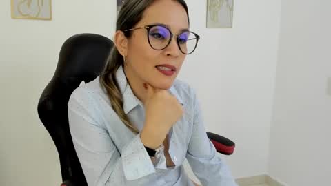 Snapshot of sugar_milff chatting on 12/19/24, 05:18 sugar_milff online show from 12/19/24, 05:18