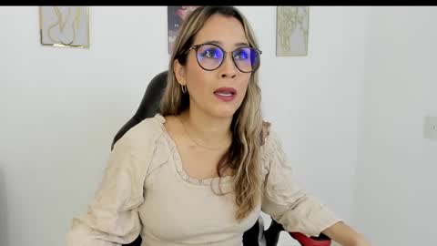 Snapshot of sugar_milff chatting on 03/11/25, 01:56 sugar_milff online show from 03/11/25, 01:56