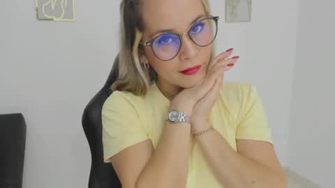 Snapshot of sugar_milff chatting on 09/18/25, 01:57 sugar_milff online show from 09/18/25, 01:57