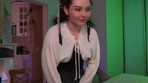 Snapshot of sugar_peasy chatting on 09/16/25, 08:10 Rikki online show from 09/16/25, 08:10