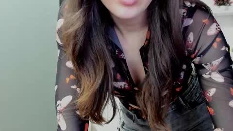 Snapshot of sugar_xmegan chatting on 01/05/26, 05:27 Megan online show from 01/05/26, 05:27