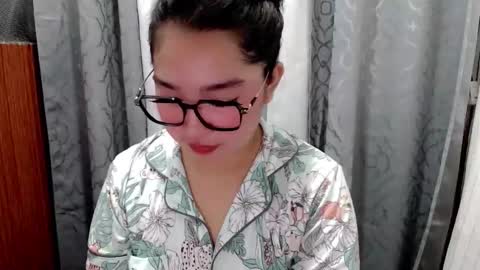 Snapshot of sugarcaramel chatting on 09/30/25, 12:37 Sugar online show from 09/30/25, 12:37