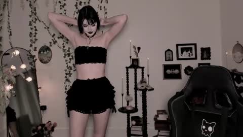 Ella online show from 06/12/26, 06:01