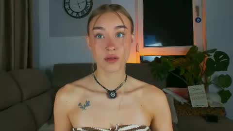Snapshot of sugarskye chatting on 06/28/26, 08:04 sugarskye online show from 06/28/26, 08:04
