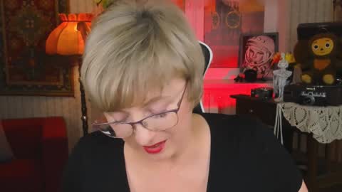 Snapshot of sugarvi chatting on 12/11/24, 06:31 Vivien online show from 12/11/24, 06:31
