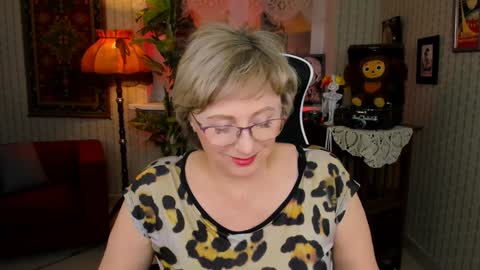 Snapshot of sugarvi chatting on 12/12/24, 04:21 Vivien online show from 12/12/24, 04:21