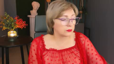 Snapshot of sugarvi chatting on 12/19/24, 01:07 Vivien online show from 12/19/24, 01:07