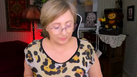 Snapshot of sugarvi chatting on 01/04/25, 06:09 Vivien online show from 01/04/25, 06:09