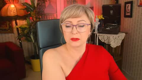 Snapshot of sugarvi chatting on 02/12/25, 12:12 Vivien online show from 02/12/25, 12:12