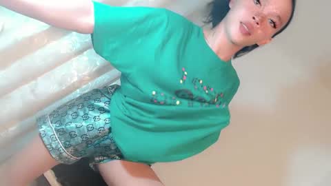 Snapshot of sugarxbaby_ chatting on 01/07/25, 12:20 LoveSugar online show from 01/07/25, 12:20
