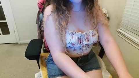 Snapshot of sugasunny chatting on 10/20/25, 04:13 sugasunny online show from 10/20/25, 04:13
