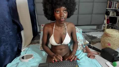 Snapshot of suhaila_suu chatting on 10/23/25, 11:46 suhaila_suu online show from 10/23/25, 11:46