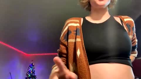 Snapshot of suicunebitch chatting on 12/07/24, 08:22 Ophelia online show from 12/07/24, 08:22