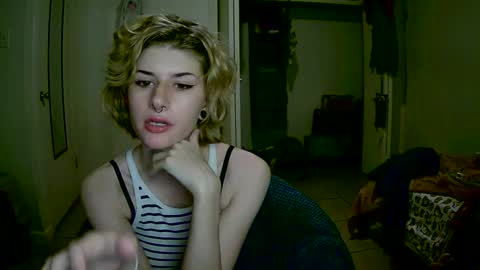 Snapshot of suicunebitch chatting on 12/08/24, 04:46 Ophelia online show from 12/08/24, 04:46