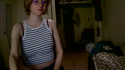 Snapshot of suicunebitch chatting on 12/14/24, 06:02 Ophelia online show from 12/14/24, 06:02