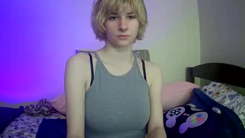 Snapshot of suicunebitch chatting on 12/30/24, 03:25 Ophelia online show from 12/30/24, 03:25